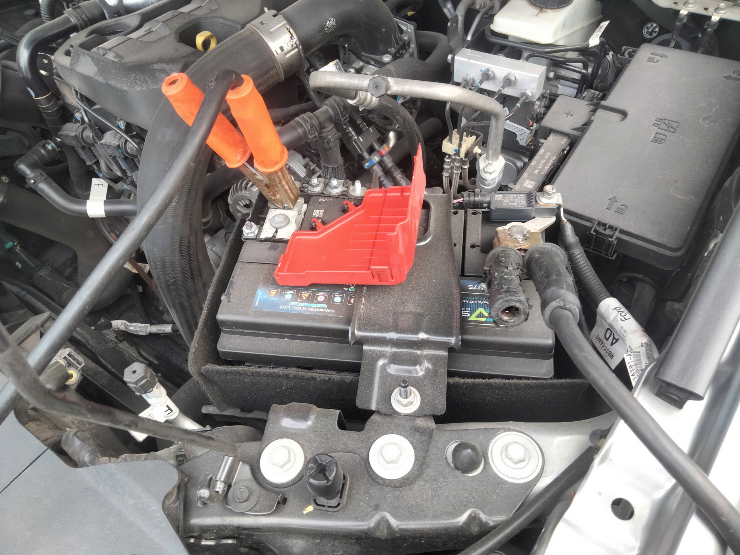 Cần kích đề xe hơi ở Củ Chi