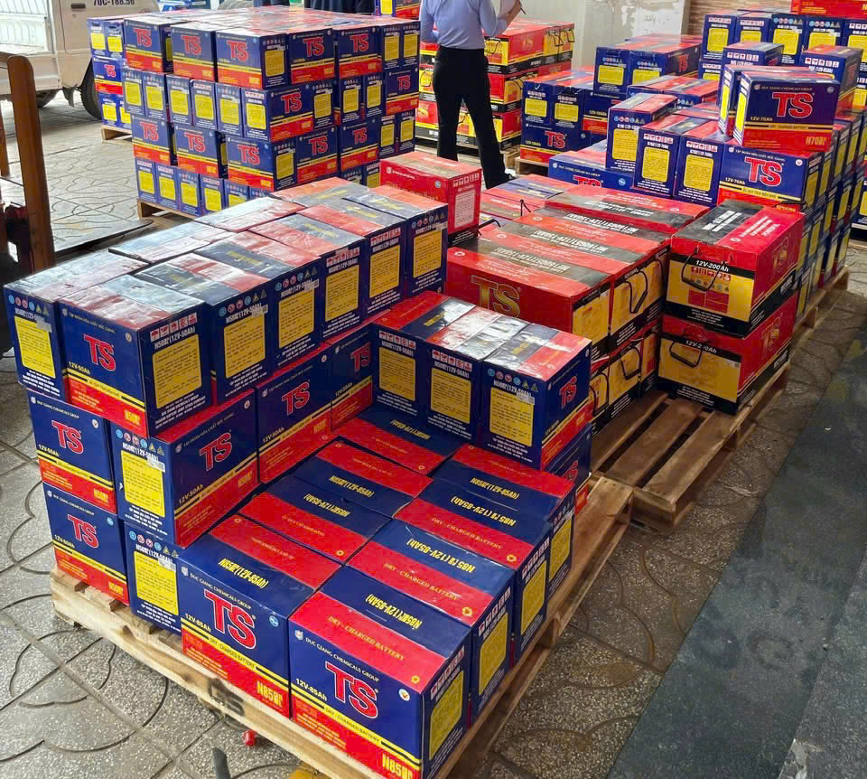 Thay b&igrave;nh ắc quy KCN Đ&ocirc;ng Nam