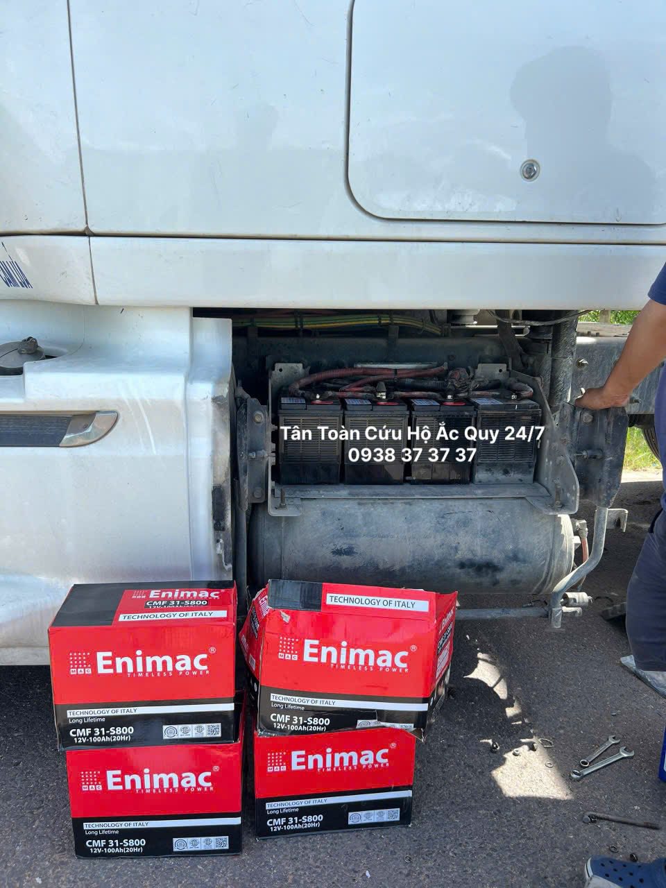 cần kích đề xe tải ở Củ Chi