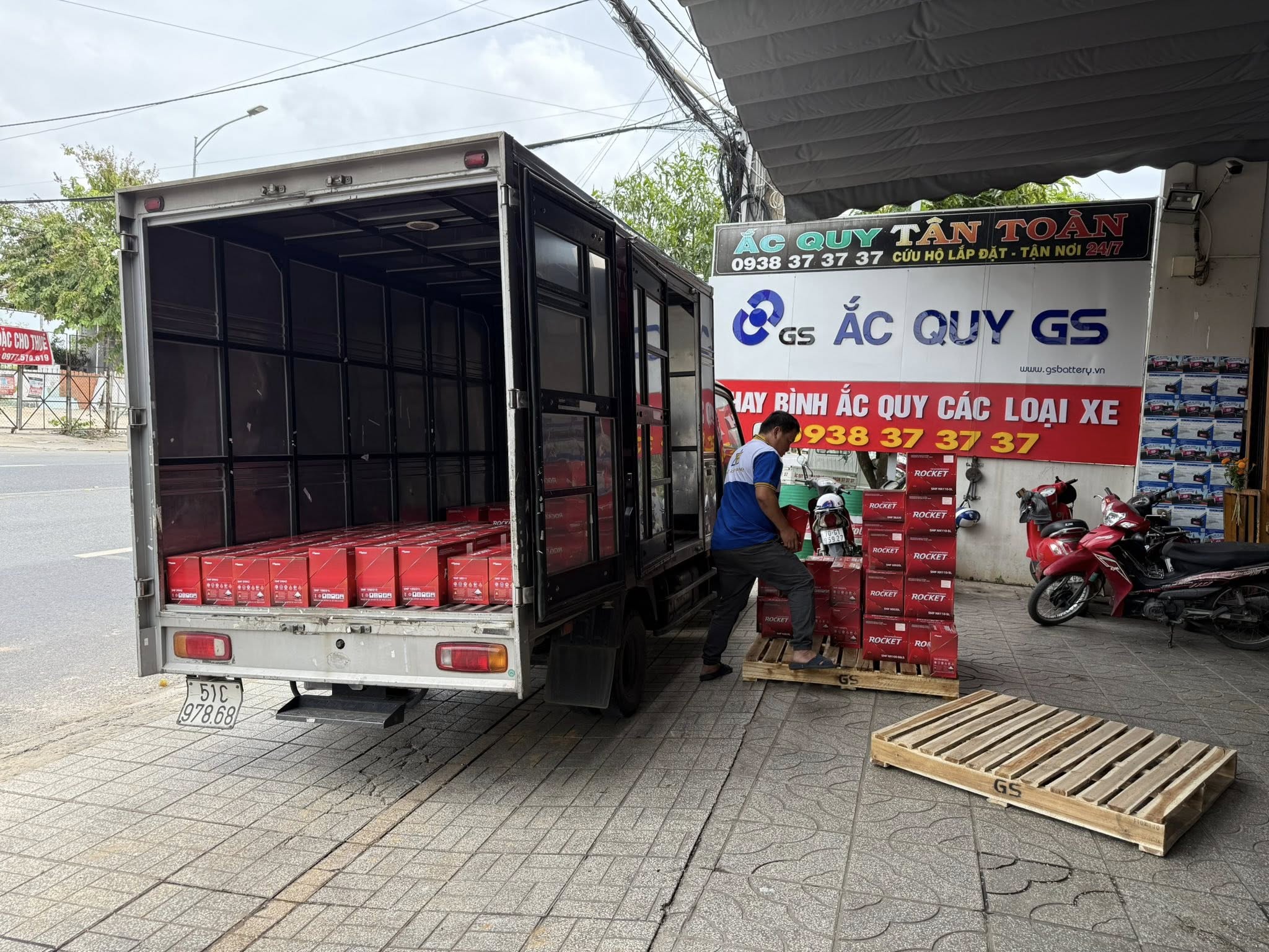 Thay b&igrave;nh ắc quy gần đ&acirc;y