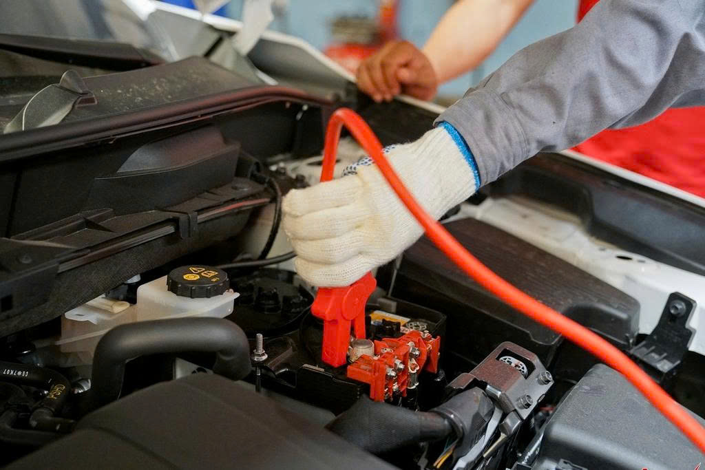 Thứ tự th&aacute;o lắp d&acirc;y k&iacute;ch b&igrave;nh ắc quy