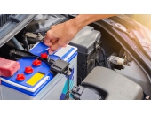 Cách châm nước cất cho bình ắc quy nước đúng kỹ thuật